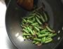 香肠炒四季豆的做法图解4
