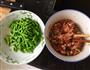 肉末翠绿豇豆小炒的做法图解1
