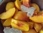 蒸黄桃罐头的做法图解2