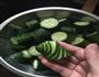 酸辣黄瓜段的做法图解2