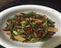 芹菜炒牛肉的做法图解1