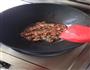 青豆炒肉末的做法图解4