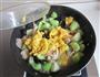 丝瓜蘑菇炒鸡蛋的做法图解8