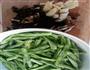 蒜蓉香菇豆角的做法图解1