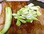 丝瓜笋干毛豆的做法图解1