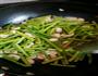 芦笋蘑菇炒鸡蛋的做法图解5