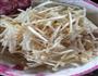 金针菇番茄炒肉丝的做法图解1