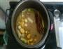 板栗炖鸡的做法图解7