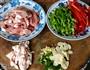 辣椒炒肉的做法图解1