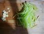 炝炒莴笋丝的做法图解1