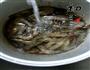 避风塘炒虾的做法图解1