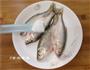 香辣野生小鱼干的做法图解2