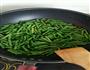 青椒炒豆角的做法图解3