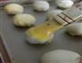 奶香蛋黄酥的做法图解7