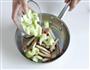 西芹腰果炒香干的做法图解3