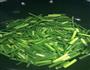 蒜苔炒鸡蛋的做法图解2