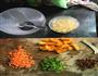 玉米胡萝卜葱饼的做法图解1