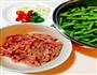 青豆角炒肉的做法图解1